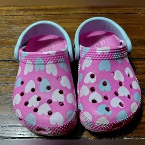 Crocs Pink w/ Hearts Toddler Girls Size 6